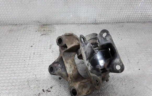 Mazda CX-7 Engine mount bracket