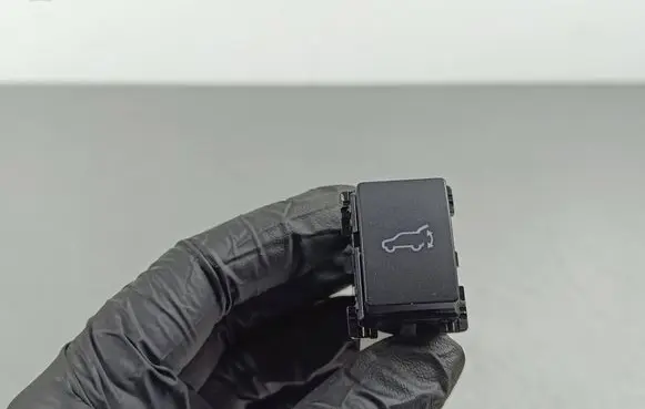 Subaru Outback (BS) Tailgate opening switch 