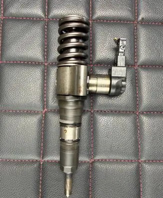 Volkswagen PASSAT B6 Fuel injector 03G130 051211 111202