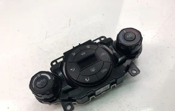 Ford Fiesta Climate control unit 8A6T18C612