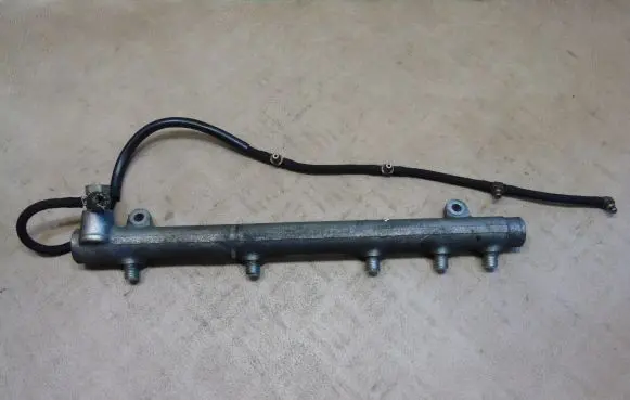 Mercedes-Benz C W203 Fuel main line pipe A6460700295