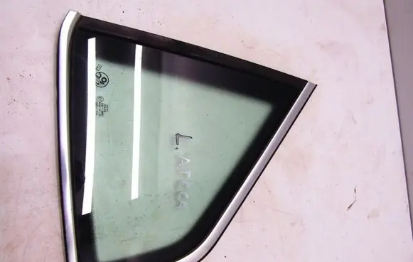 Seat Ateca Rear side window