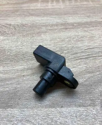 BMW 5 E39 Camshaft speed sensor 2249320
