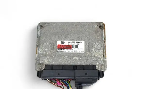 Volkswagen Golf V Engine control unit/module 06A906033CB 5WP4020404