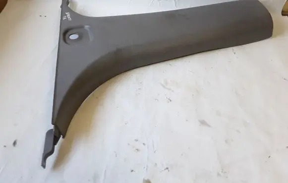 KIA Sorento (B) pillar trim (bottom) 858353E000