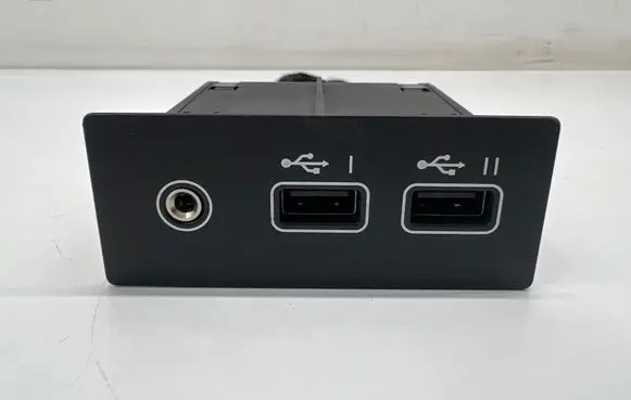Renault Captur II USB socket connector 284H39520R 35558344 D4TE110