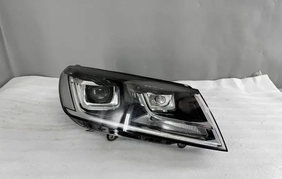Volkswagen Touareg II Headlight/headlamp 7P1941034A