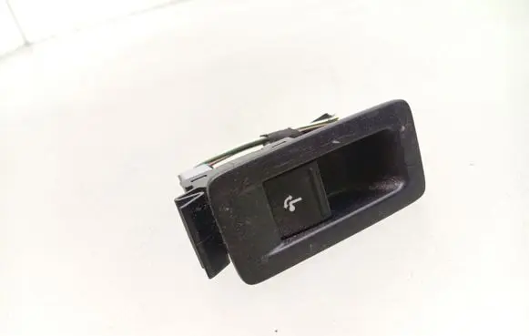 Volkswagen PASSAT B7 Switch for retractable tow bar 7N0959511B