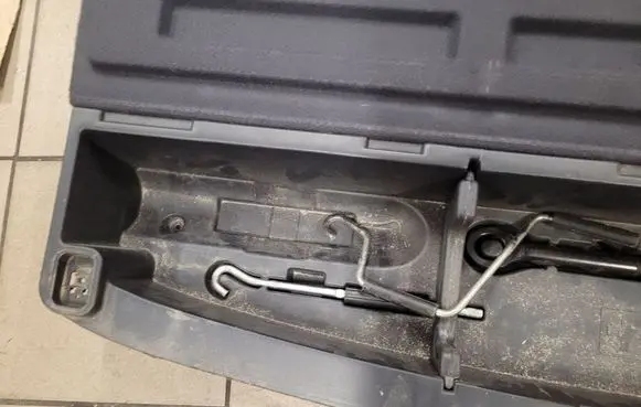 Hyundai Santa Fe Glove box in trunk