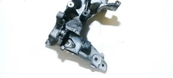 Peugeot 308 Engine mounting bracket 9684613880