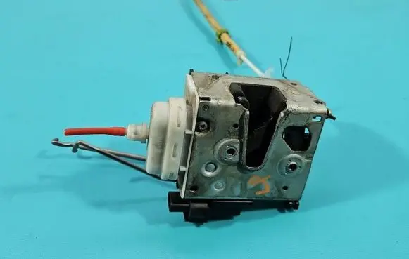 Audi A8 S8 D2 4D Front door lock 8D1837015F IMPRK1527845