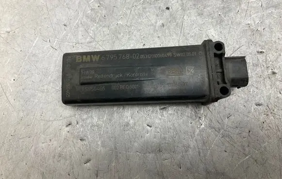 BMW 3 E90 E91 Tire pressure control unit 6795768 TSSSG4G5 002BE00001