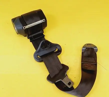 Rear seatbelt