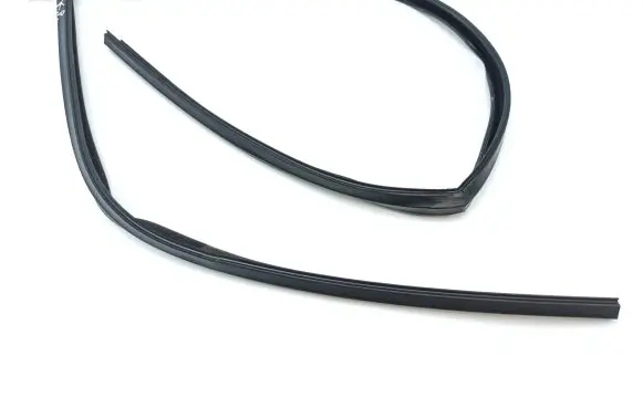 Jaguar XJ X308 Rubber seal front door window/glass 