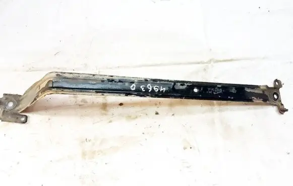 Volvo XC90 Fuel tank mounting bracket 