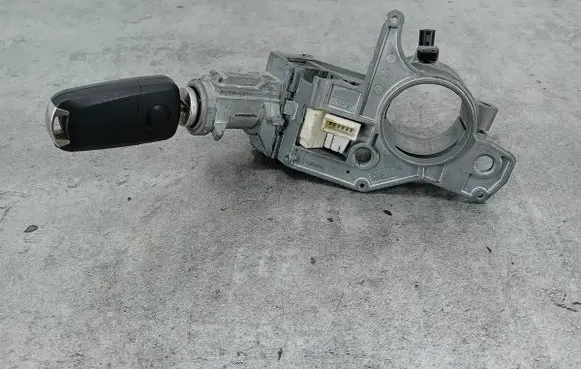 Opel Zafira B Ignition lock 2421430
