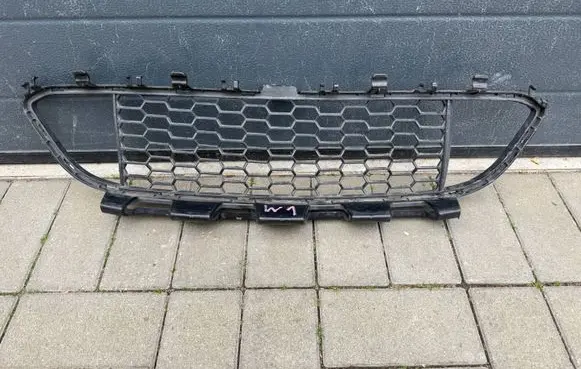 BMW 3 F30 F35 F31 Front bumper lower grill 18648510