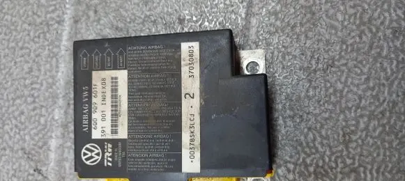 Volkswagen Polo Airbag deployment crash/impact sensor