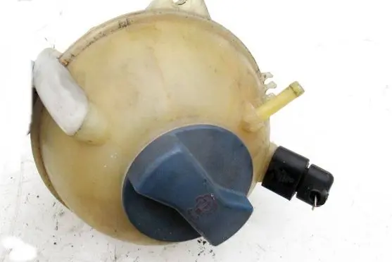 Audi A3 S3 8P Fuel expansion tank 