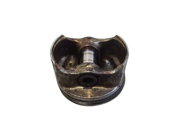 Volkswagen Golf V Piston 0000