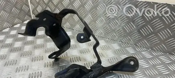 Volvo V70 Power steering pump mounting bracket 31317375