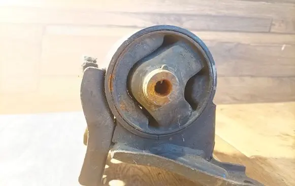 KIA Sportage Engine mount bracket