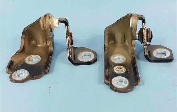 Ford Explorer Front door upper hinge 