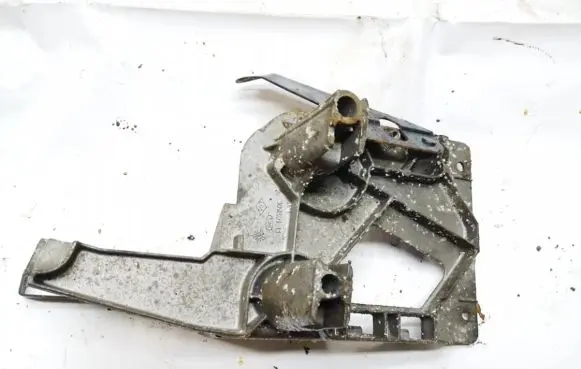 Renault Scenic I Engine mounting bracket 7700434806