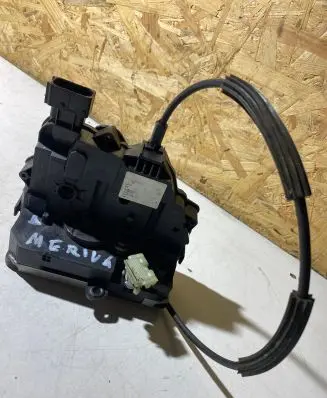 Opel Meriva B Front door lock 