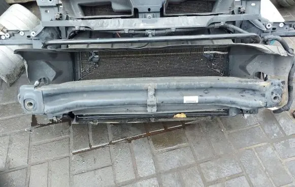 Volkswagen Touareg II Radiator support slam panel 7P6805594C