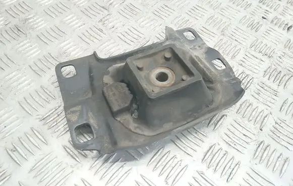 Engine mount bracket