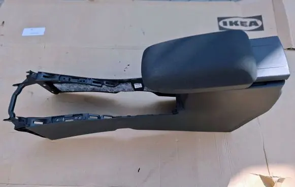 Toyota Auris E180 Armrest 5891002160