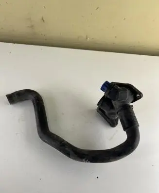 Audi A6 S6 C5 4B Engine coolant pipe/hose 058121133B 058121133