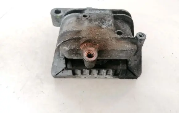 Volkswagen Touran I Engine mount bracket 1K0199262BA