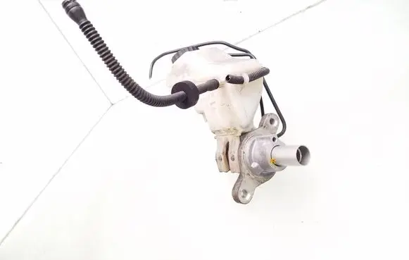 Master brake cylinder