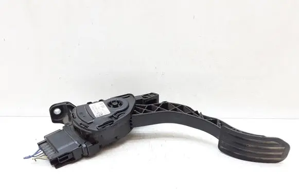 Volvo V70 Accelerator throttle pedal 6G929F836AD