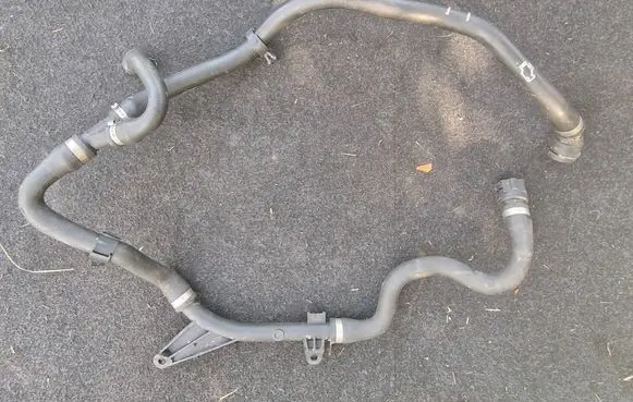 Engine coolant pipe/hose