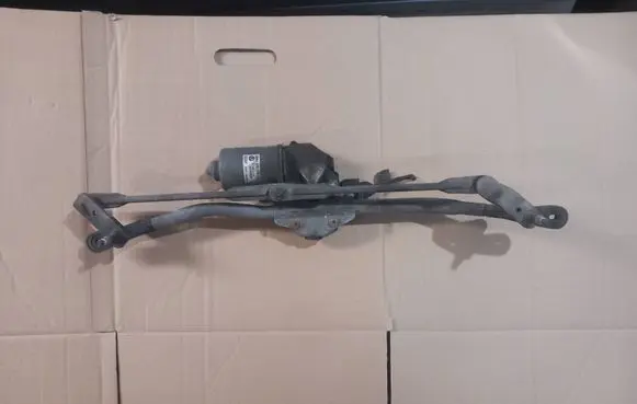 Skoda Fabia Mk2 (5J) Front wiper linkage and motor 5j1955113A
