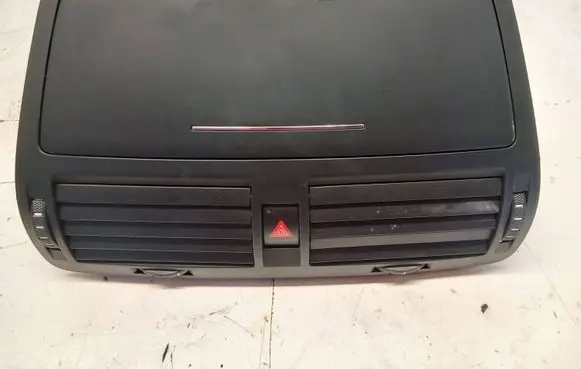 Skoda Octavia Mk2 (1Z) Dash center air vent grill 1Z0820951
