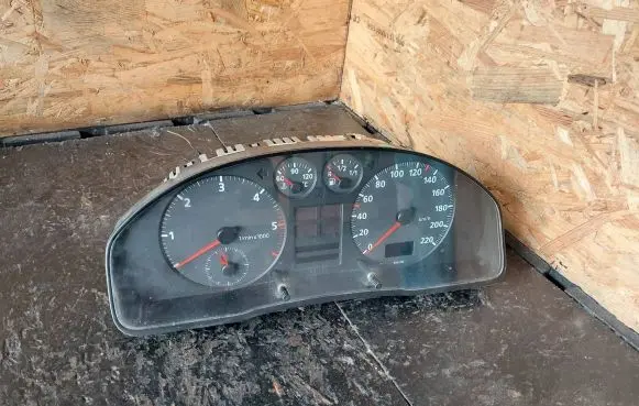 Audi A4 S4 B5 8D Speedometer (instrument cluster) 8D0919034X