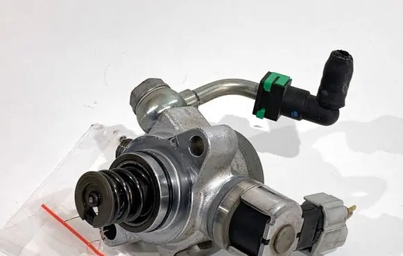 Mazda 3 II Fuel injection high pressure pump PE19203F0