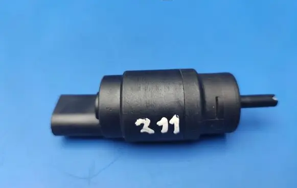 Mercedes-Benz E W211 Windscreen/windshield washer pump S211