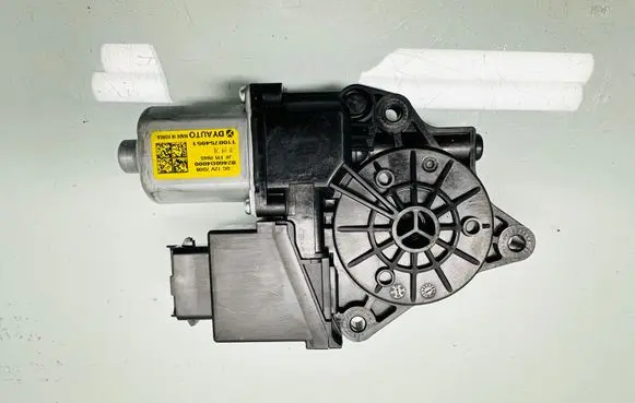 KIA Optima Front door window regulator motor 82460D4000 1100754951