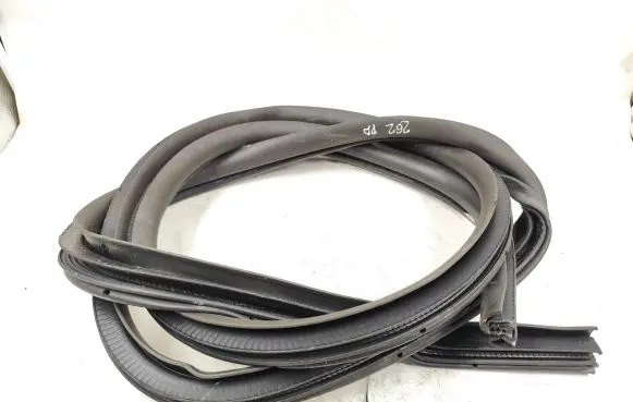 Ford Taurus Rubber seal front door (on door) 