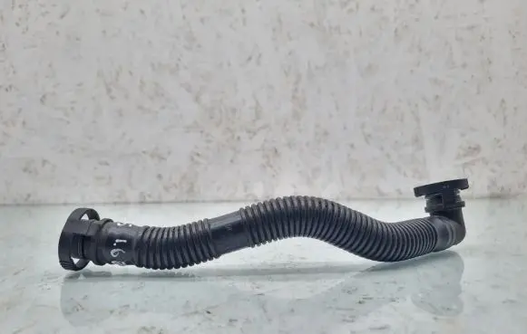 Volkswagen Golf V Breather hose/pipe 06A131127L