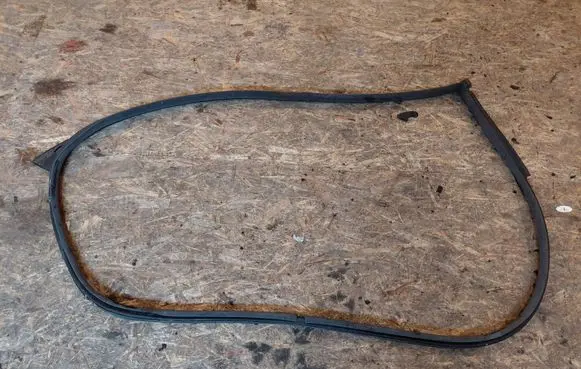 BMW 6 E63 E64 Front door rubber seal 