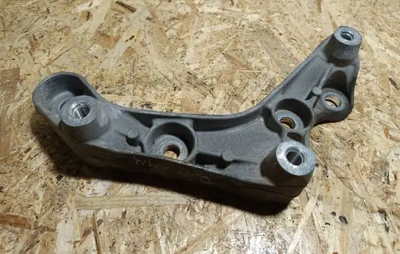 Mercedes-Benz CLS C218 X218 Front differential bracket A2720140295 ENAC46000 001454