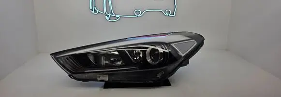 Hyundai Tucson TL Headlight/headlamp D7921110A0 92101D7100