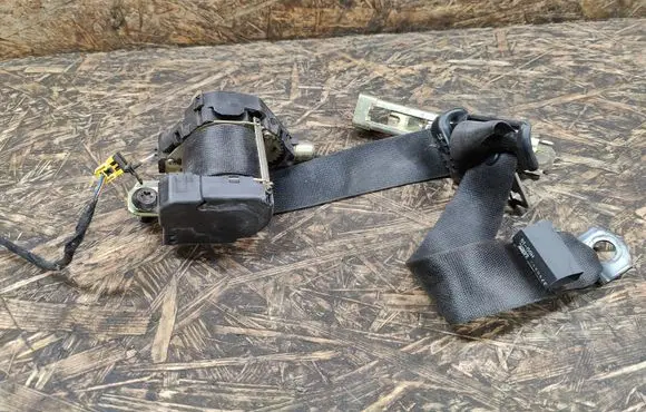 Mercedes-Benz ML W163 Front seatbelt A1638601985