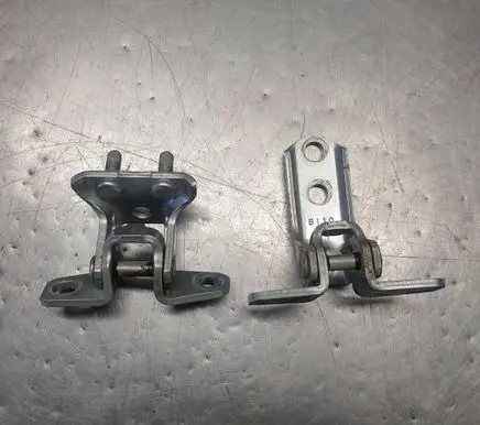 Rear door hinge set